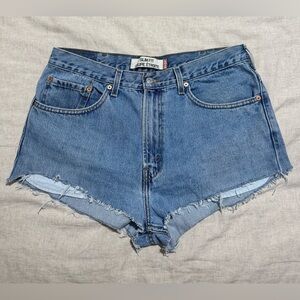 Vintage Levi’s short shorts - 34 waist